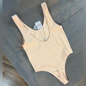 Anwnd Sleeveless Bodysuit Size M/L